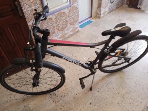 Vélo B'TWIN Riverside 500E xcellent état هابطة من الخارج