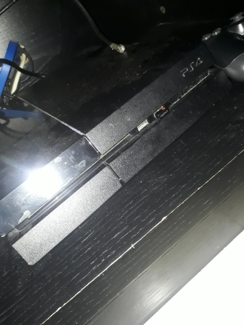 Ps4 fat etat neuf 500 go + Manette version 12.5
