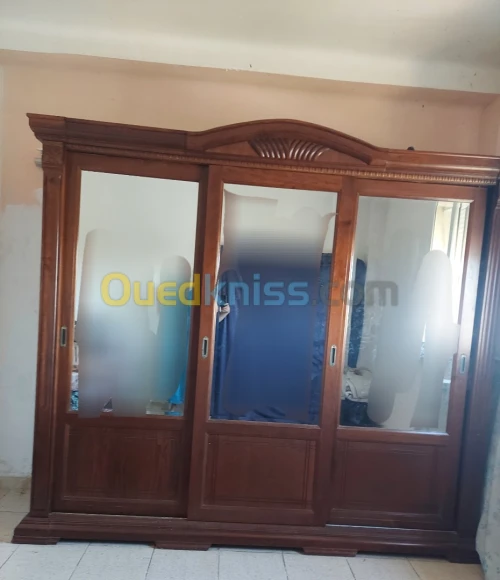 Armoire hetre en bonne etat خزانة اتر شابة بزاف