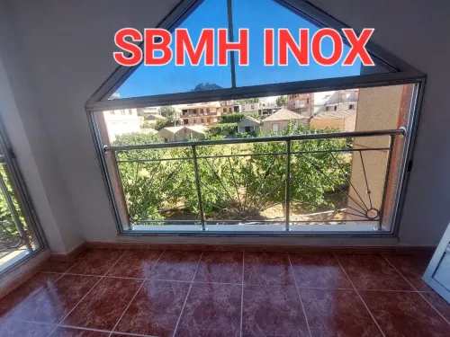 Rompe d'escaliers et garde corps en inox et en verre trempé 