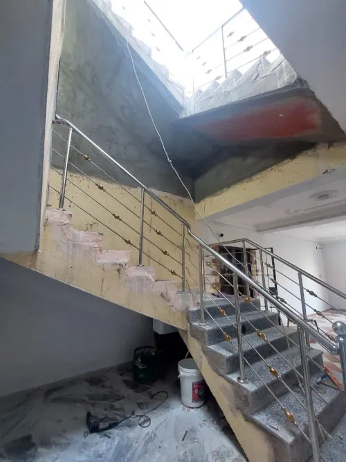Rompe d'escaliers et garde corps en inox et en verre trempé 