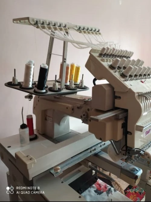 machine de broderie électronique avec laser de marque SWF korean d'origine en excellente état 