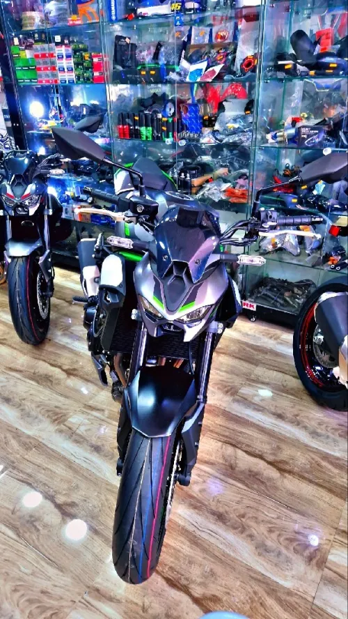 Kawasaki Z900 2025