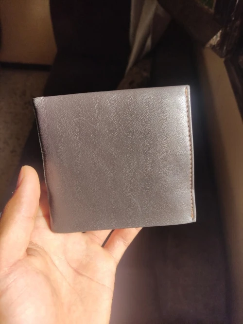 Portefeuille en cuir véritable Importé de Belgique. Neuf, jamais utilisé.