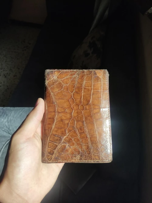 Portefeuille en cuir véritable, importé de Belgique. bon état