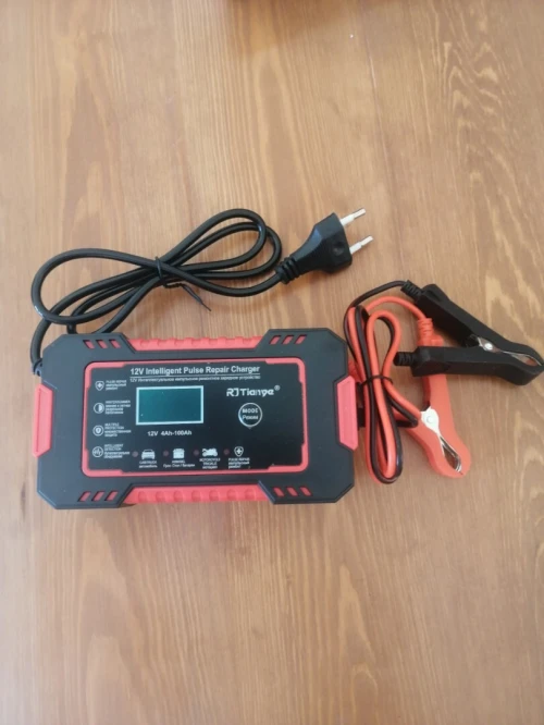 CHARGEUR DE BATTERIE INTELLIGENT 12 VOLTS