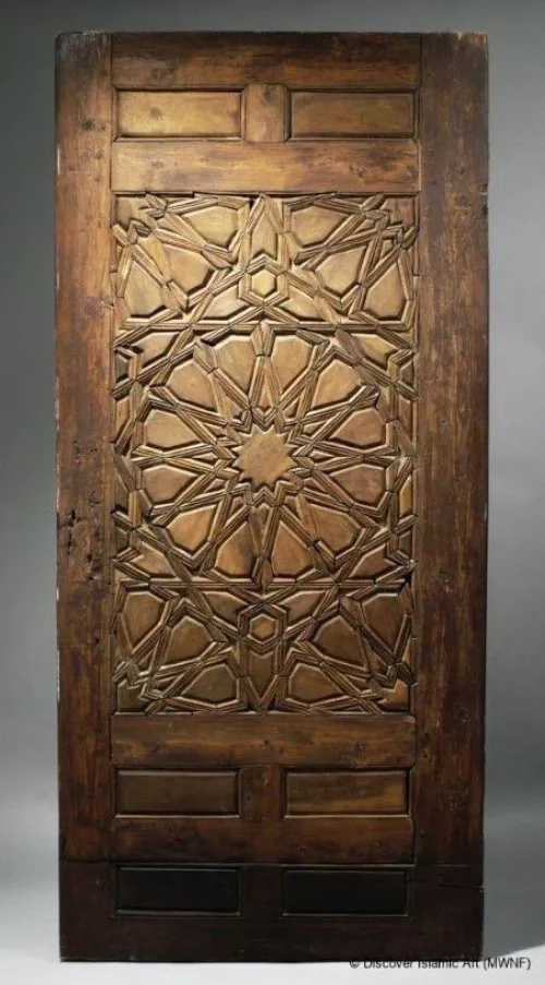 Porte sculpté 