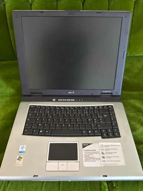ordinateur portable Acer TravelMate 2410 series, modèle M52177