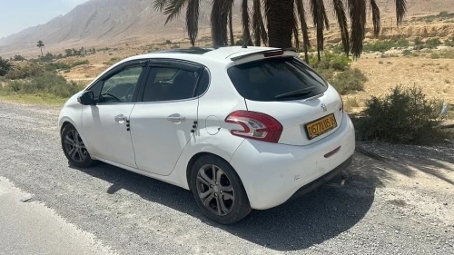 Peugeot 208 2015 Access Facelift