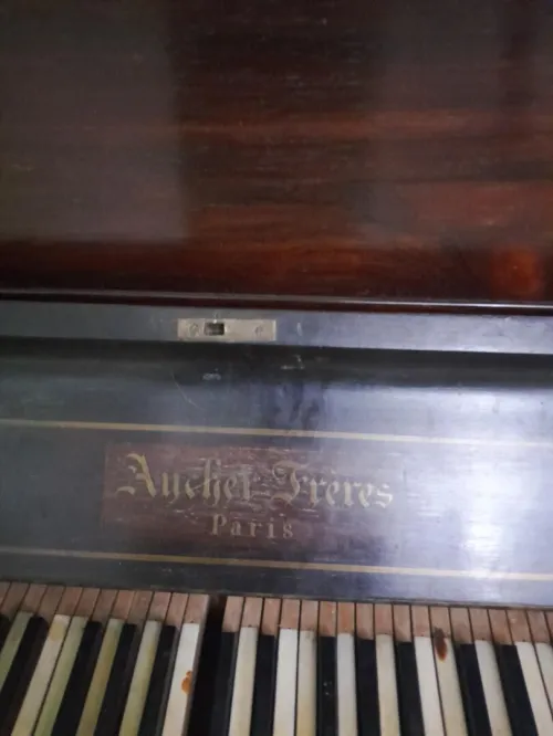 Piano antiquité +table antiquté