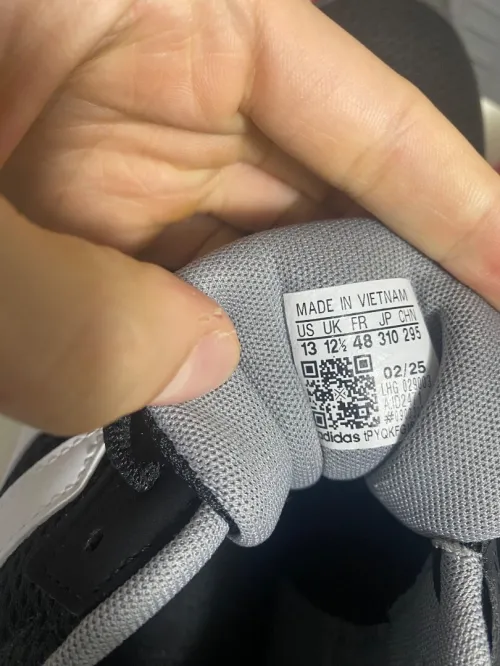 pointure 48 adidas original neuf
