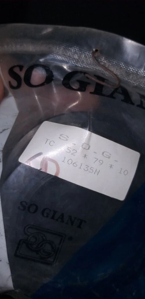 Vend un lot de courroies et un lot de joints spi