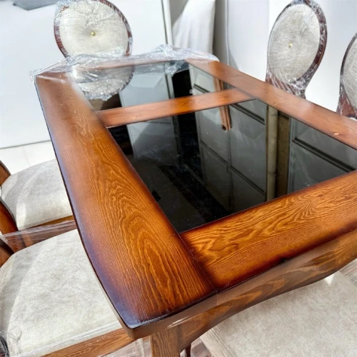 Table de salle à manger bois rouge 