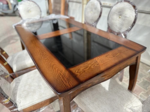 Table de salle à manger bois rouge 