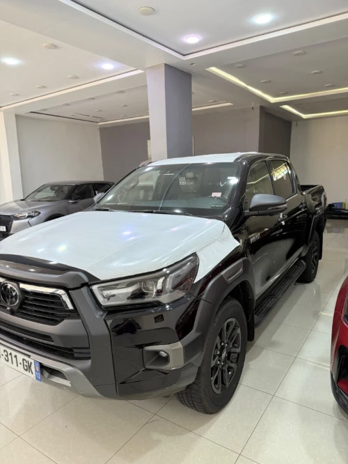 Toyota HILUX 2025 INVINCIBLE