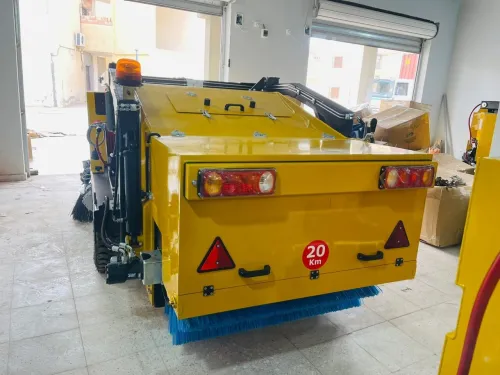 مكنسة مجرورة balayeuse tractable 