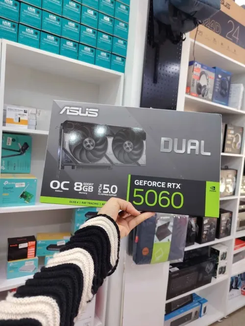ASUS Dual GeForce RTX 5050 8GB - ASUS Dual GeForce RTX 5060 OC Edition 8GB