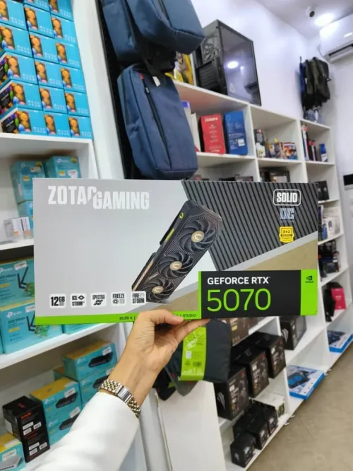 Cartes graphique ZOTAC GAMING GeForce RTX 5070 SOLID OC 12GB  192BIT VGA