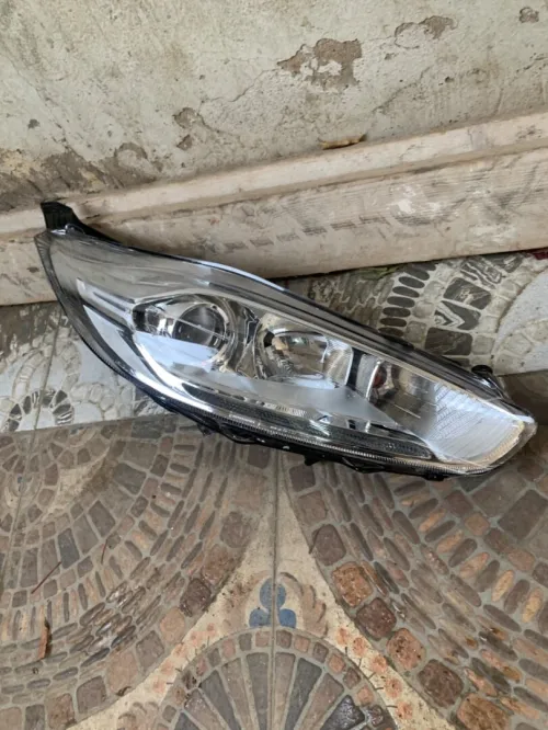 Phare Ford fiesta focus