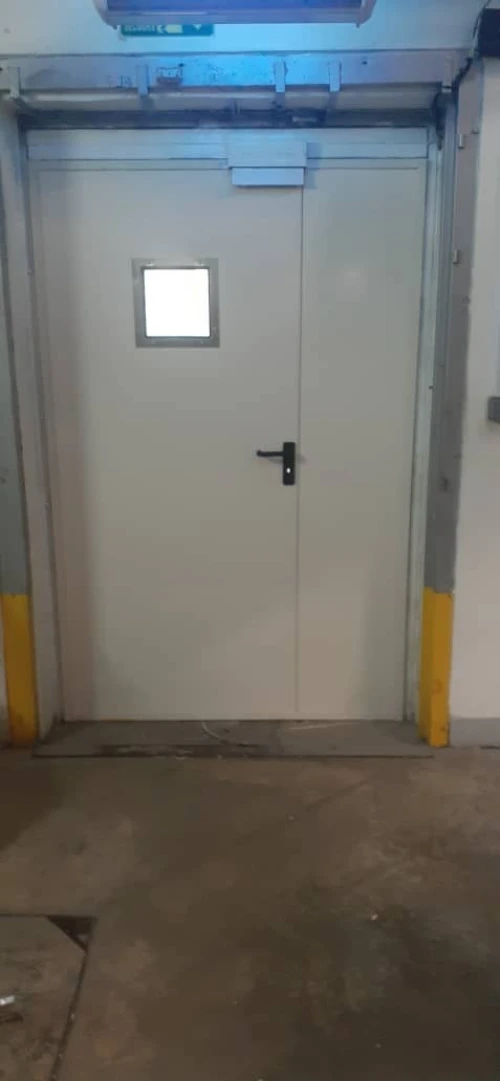 Porte sectionnelle industrielle et porte rapide , barriere electrique