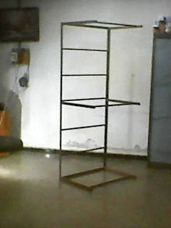 Carccasse de tables en fer carrées .