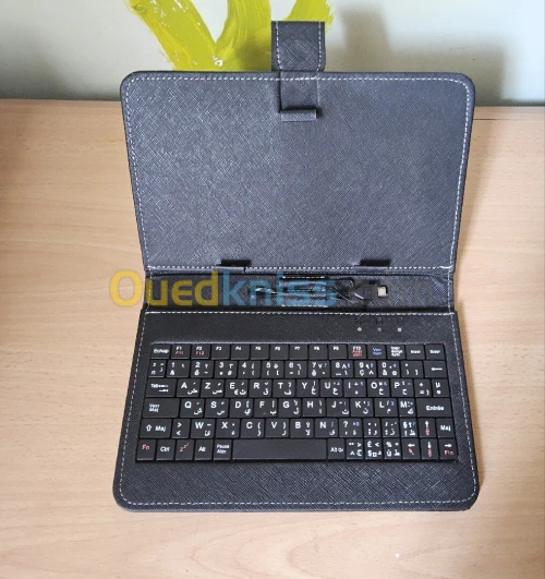 Pochette avec clavier pour tablettes 6" jusqu'à 8.4" Universel