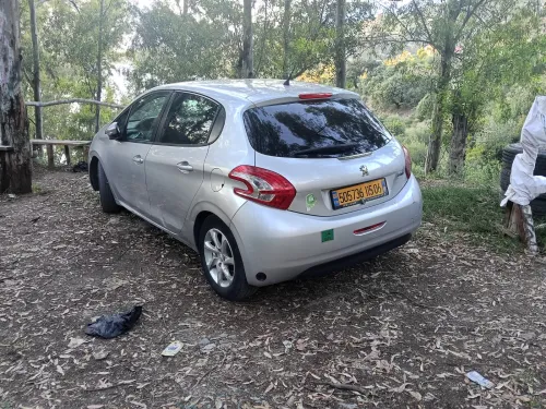 Peugeot 208 2015 Access Facelift