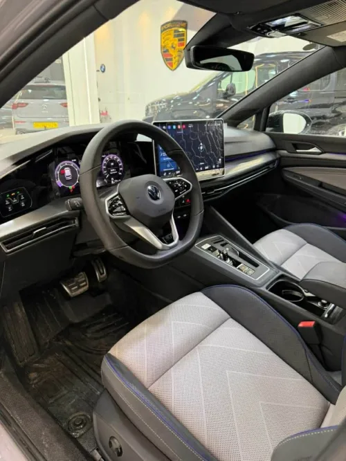 Volkswagen Golf 8 2025 R Black Edition 