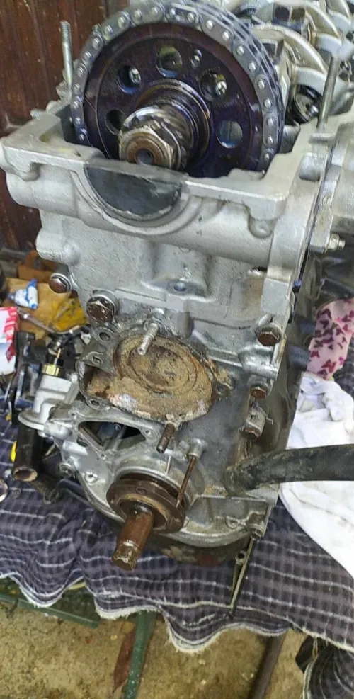 Motor mazda b1600