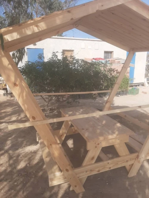 Table pergola de jardin et espace vert 