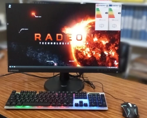 PC Lenovo Semi gamer AMD Pro montable 24"