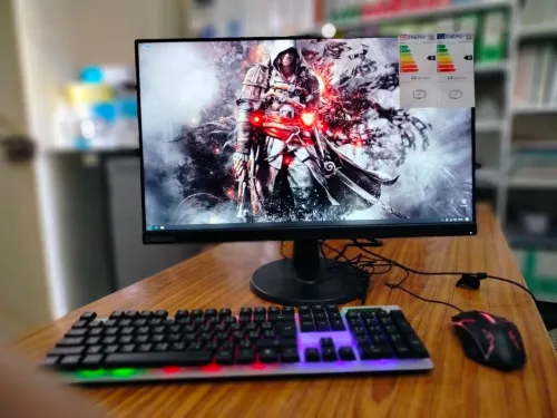 PC Lenovo Semi gamer AMD Pro montable 24"