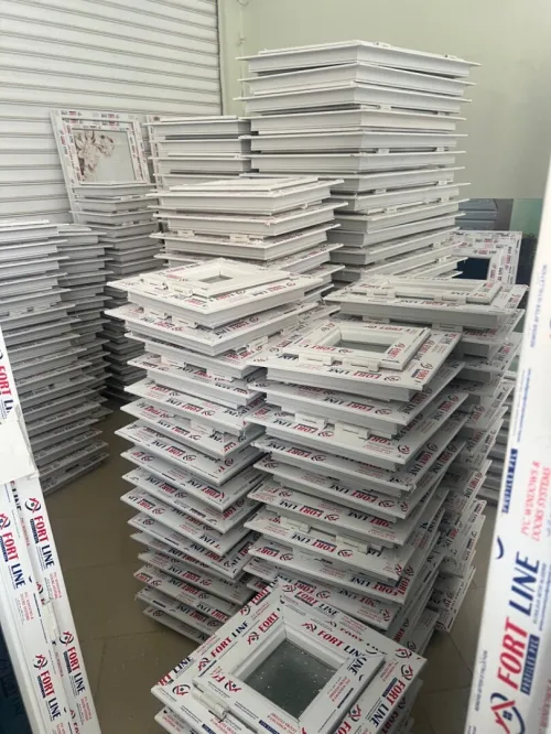 PVC ports est fenêtre 