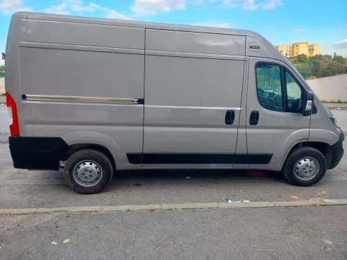 Fiat Ducato 2024 L2H2 (Deux panneaux)