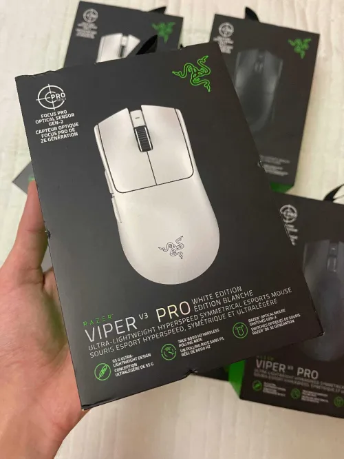 Razer viper v3 pro (white + black)