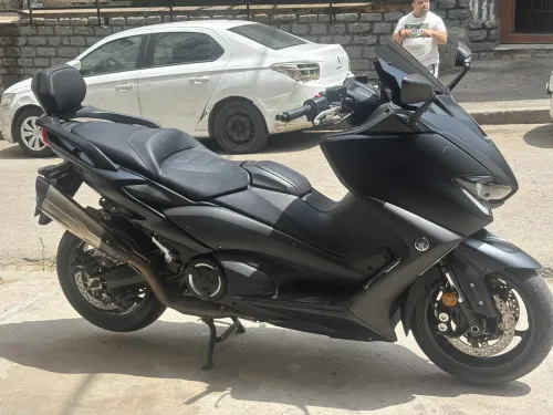 Yamaha Tmax 2022