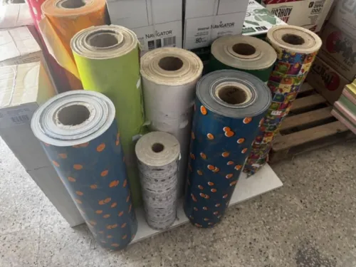 Papier cadeau en rouleau et au kg