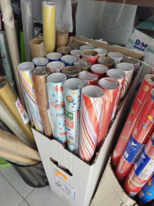 Papier cadeau en rouleau et au kg