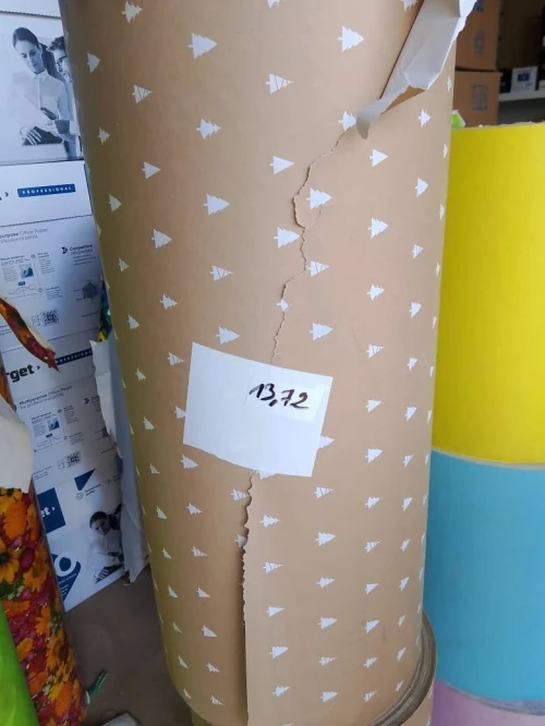 Papier cadeau en rouleau et en KG