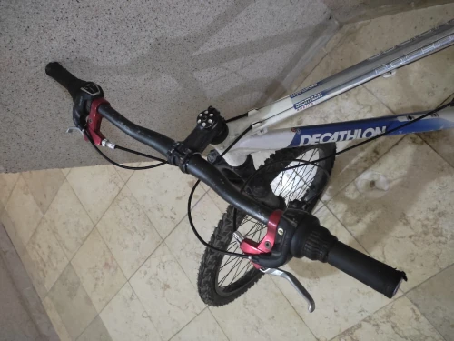 Velo la marque decathlon 