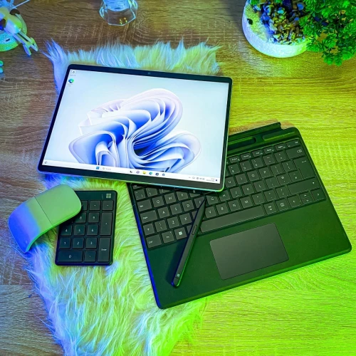 SURFACE PRO 9 2023 avec clavier et stylo/RAM 16GB/256GB SSD