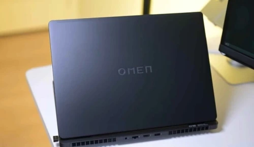HP OMEN 16 MAX  2025  /RYZEN AI 9HX 375 5.4GHZ  /RAM 32GB LPDDR5X (5600 MHz)  /DISK 1TB   SSD NVIDIA GEFORCE RTX 5080 16GB  GDDR7 175WATT DLSS 4/ ECRAN  16  POUCE 240 Hz, faible