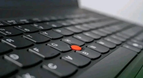 LENOVO THINKPAD E16 GEN 3/INTEL ULTRA 5-225U  /RAM 16GB DDR5  5200Mhz /DISK 512GB SSD NVUM 4GEN /intel  GRAPHIQUE 4GB /ECRAN 16 POUCE FHD+