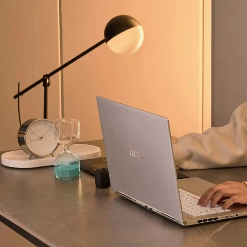 AERO 16 OLED 2024/I7-13700H 5.0/16DDR5/Iris Xe Graphics 4GB/1tb SSD/NVIDIA RTX 4070/16pouce/4K UHD+