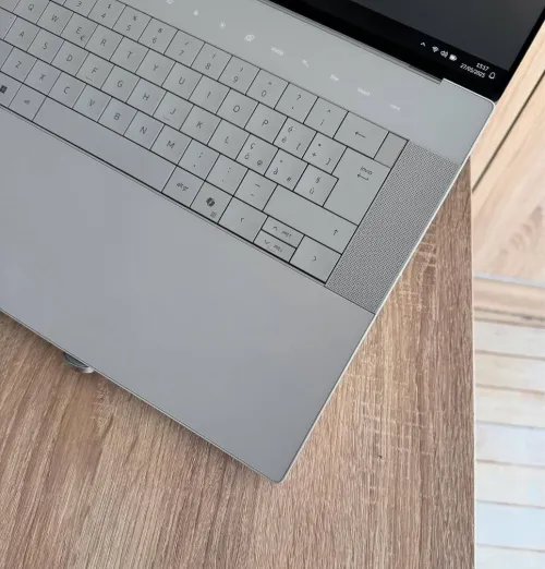 DELL XPS 16 9640 2025/ULTRA 9-185H 5.2GHZ/RAM 32GB DDR5/1TB SSD/RTX 4060 8GB/ECRAN 16 4K TACTILE