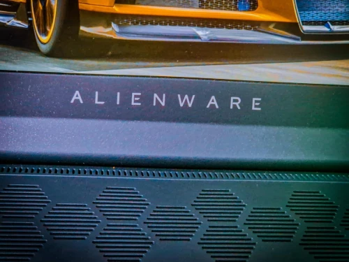 ALIENWARE M16 R1 intel I7-13700HX 16gb ddr5 512gb ssd RTX 4070 16  pouce 2k  165HZ
