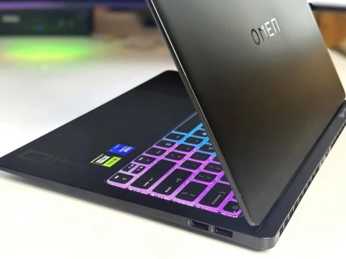 HP OMEN 16 MAX  2025 /INTEL ULTRA 7-255HX  5.4GHZ 24CORE /RAM 32GB  LPDDR5X (5600 MHz) /DISK 1TERA   SSD NVEM GEN /INTEL ARC GRAPHIQUE 4GB/ NVIDIA GEFORCE RTX 5070TI   12GB