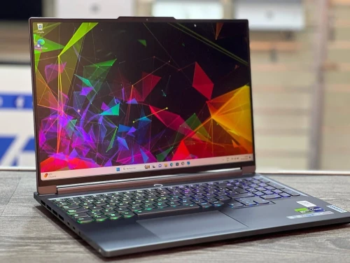 LENOVO LEGION 5 SLIM/INTEL I7 -13700H/RAM 16GB DDR5/512GB SSD/RTX 4060 08GB/16 POUCE QHD 2.5K 240 HZ