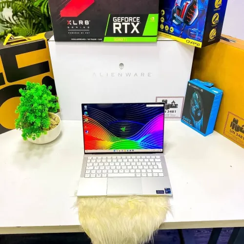 RAZER BOOK13/i7 -1185G7 EVO 4.8ghz/ 16GB DDR4 /512GB SSD NVEM/intel IRIS XE graphiq/ 13"TACTILE RGB