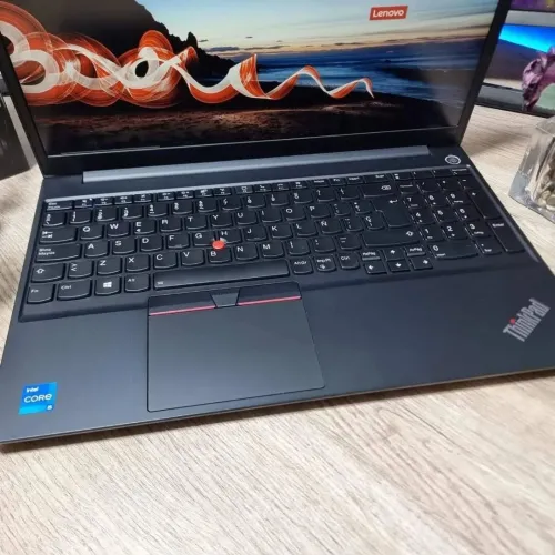 LENOVO THINKPAD E15/INTEL I5-1135G7/8gb ddr4/256gb ssd/15.6 pouce fulhd